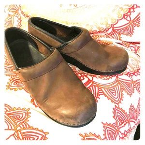 Brown dansko